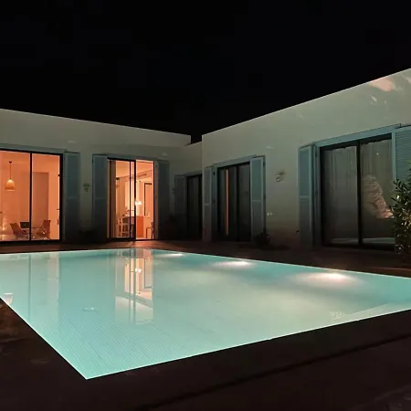 Krotheus Villa فيلة *